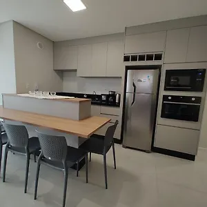 https://pe-na-areia-50m-praia-19-km-de-balneario-camburiu.santa-catarina-brasil.com